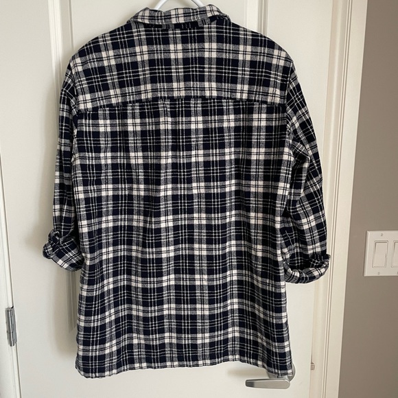 Men’s gap flannel shirt. Navy and white. Size small. Tags still attached. - Picture 3 of 6